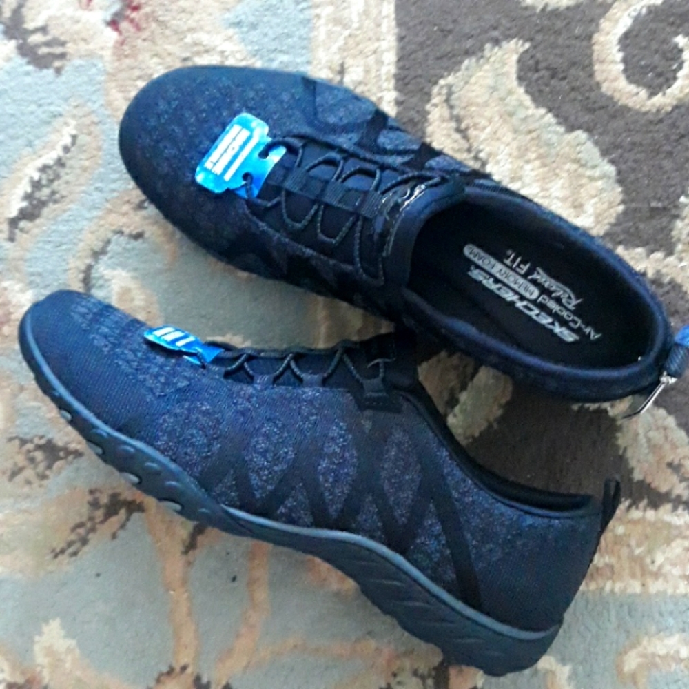 2x*Host Pick*Skechers Breathe Easy Infi-Knity shoes